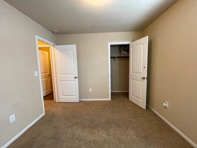 Building Photo - 3400 Ortman Dr