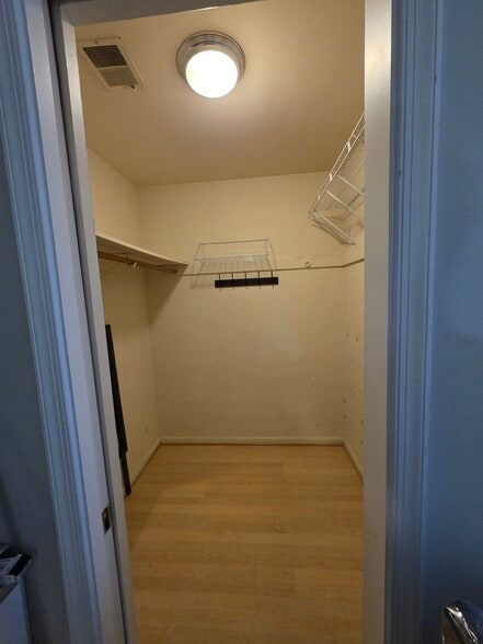 Walk in closet (Master bedroom) - 2802 Lee Oaks Pl