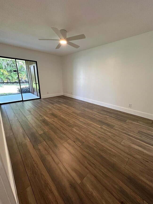 Building Photo - 188 Sparrow Dr