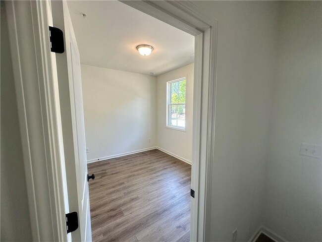 Building Photo - 430 N Park