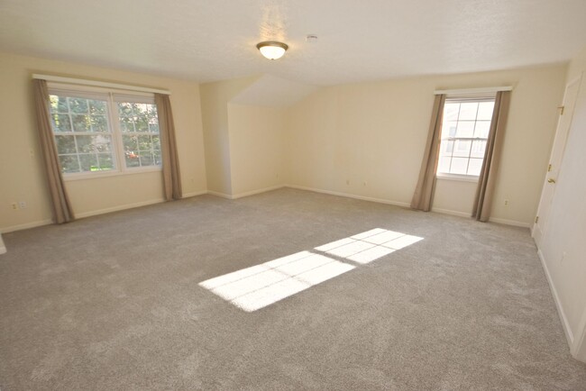 Building Photo - Large executive home in Granger IN