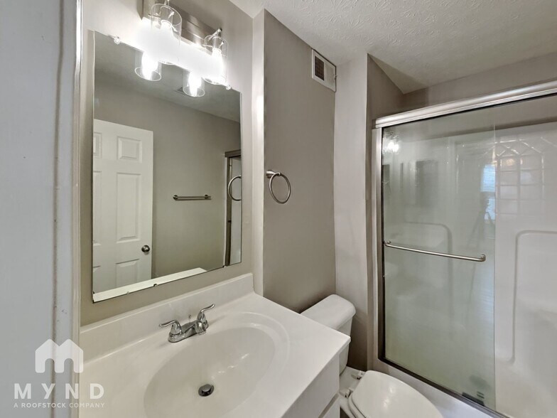 Building Photo - 305 Kear St