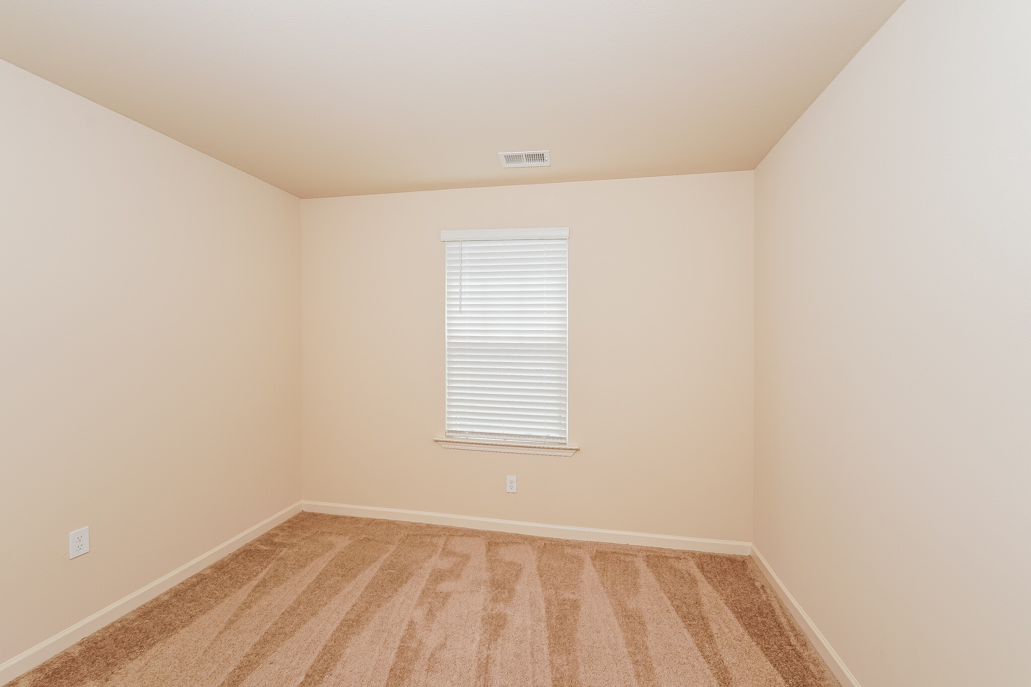 Building Photo - 375 Clover Cir