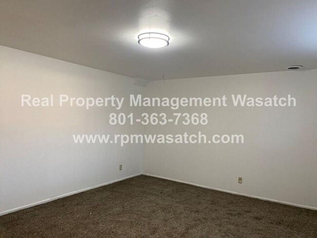 Building Photo - 448 Penney Ave S