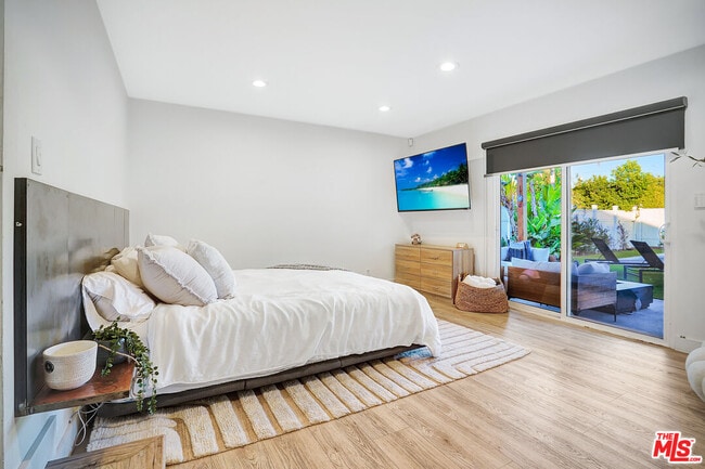 Building Photo - 5630 Gentry Ave