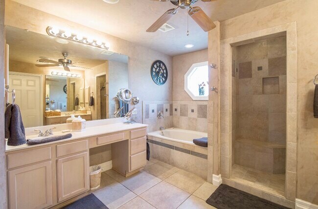 MASTER BATHROOM WITH WALK IN SHOWER - 14935 Turret Run