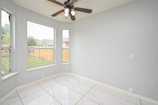 Building Photo - 11011 Glenora Dr