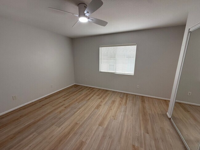 Building Photo - Spacious 6 bedroom 6 bathroom house in cov...