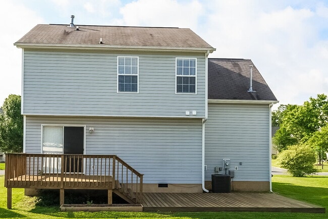 Building Photo - 15718 De Havilland Dr