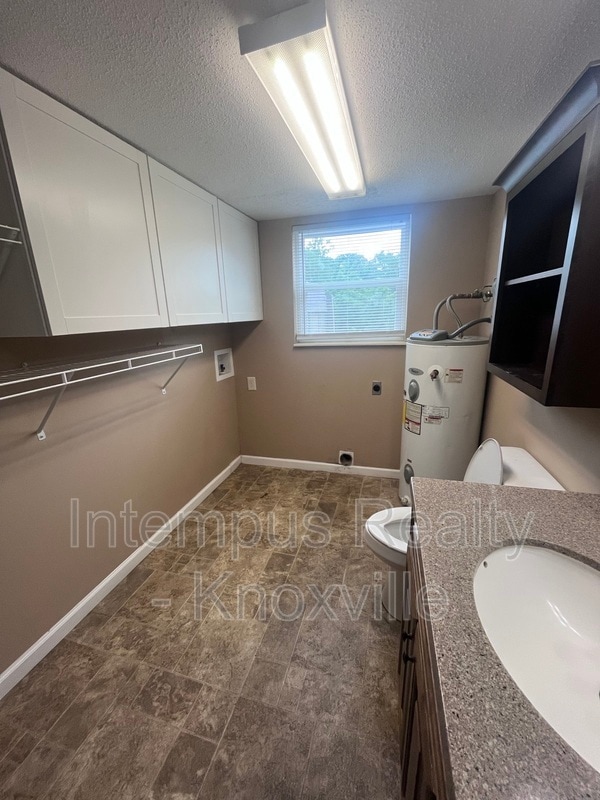 Building Photo - 405 Iroquois Ln
