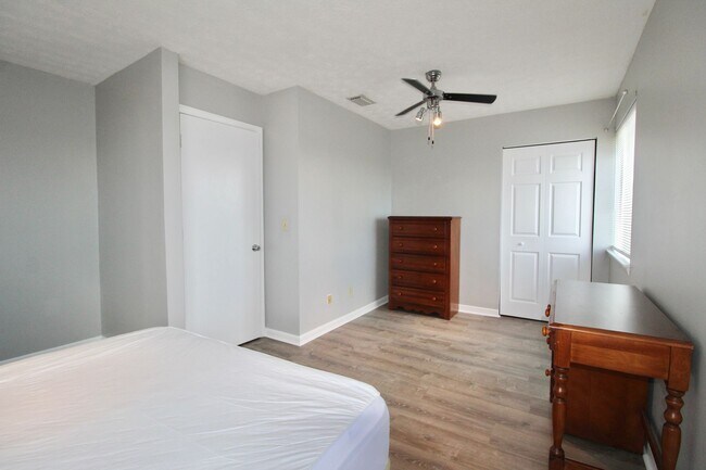 Building Photo - 1330 Hunters Rd