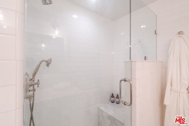 Building Photo - 8787 Shoreham Dr