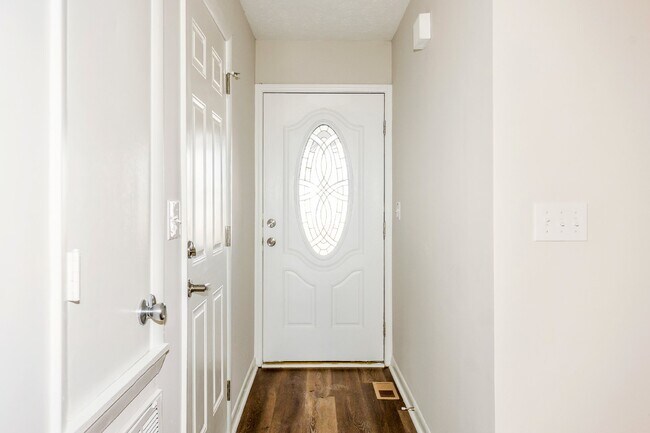 Building Photo - 3-Bedroom Retreat with 2 Full Baths in Fayetteville