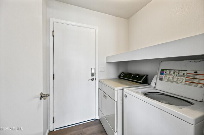 Building Photo - 4632 W Gail Dr