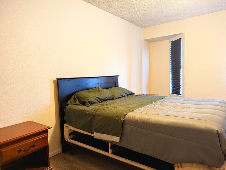 Building Photo - 4406 W Palmaire Ave
