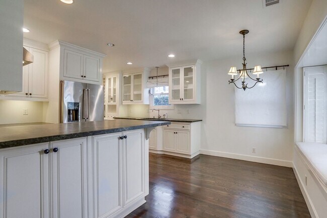 Building Photo - Beautiful 4 Bed/4 Bath Family Home w/pool - Upcoming and available in April!