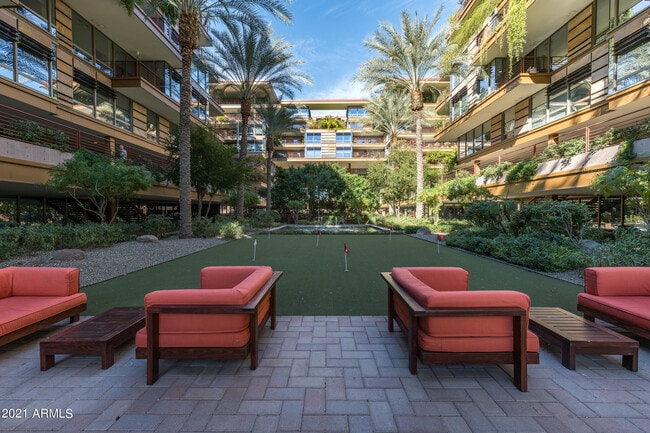 Building Photo - 7147 E Rancho Vista Dr
