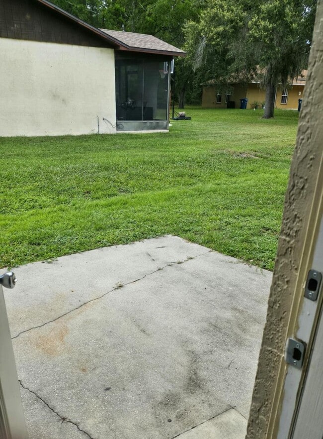 Building Photo - Clean & Bright 2 Bed / 2 Bath