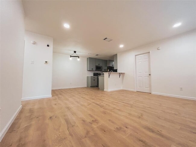 Building Photo - 1815 Gracy Farms Ln