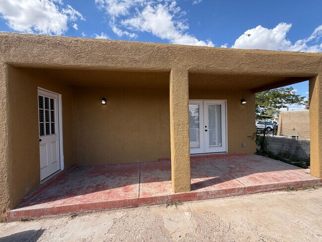 Building Photo - 3 Bedroom Single Story Home Available Near Unser Blvd NW & Paradise Blvd NW!