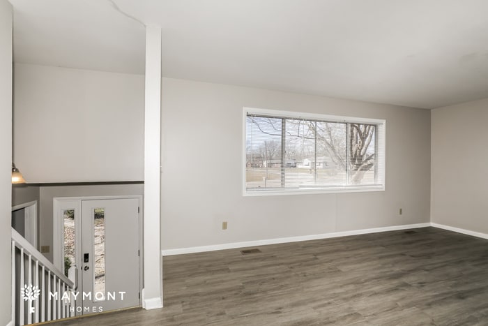 Building Photo - 472 Tailholt Ln