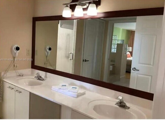 Building Photo - 16690 Blatt Blvd