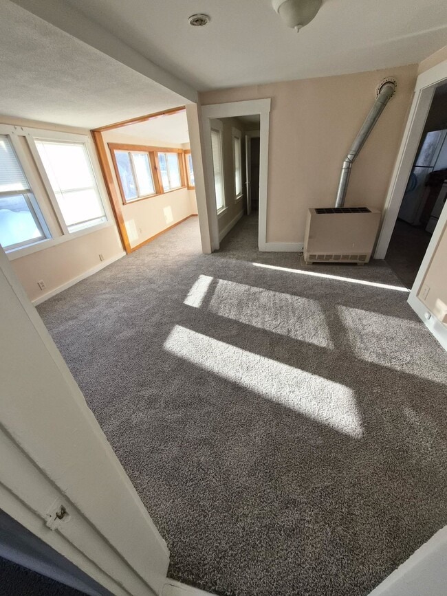 Building Photo - 201 Pleasant St