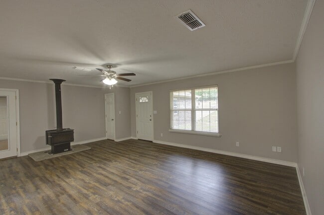 Building Photo - 720 Tennessee Acres Dr