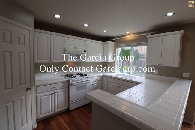 Building Photo - 6034 Northeast Birch Street