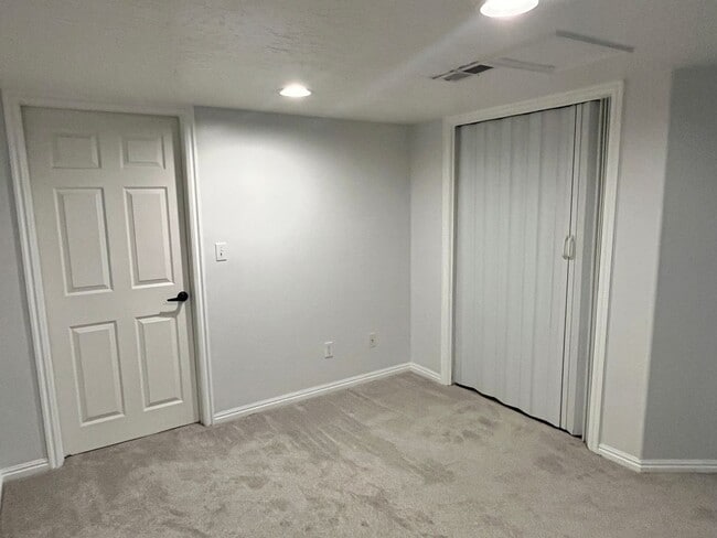 Building Photo - 5 Bed/4 Bath House For Rent in SLC!!!