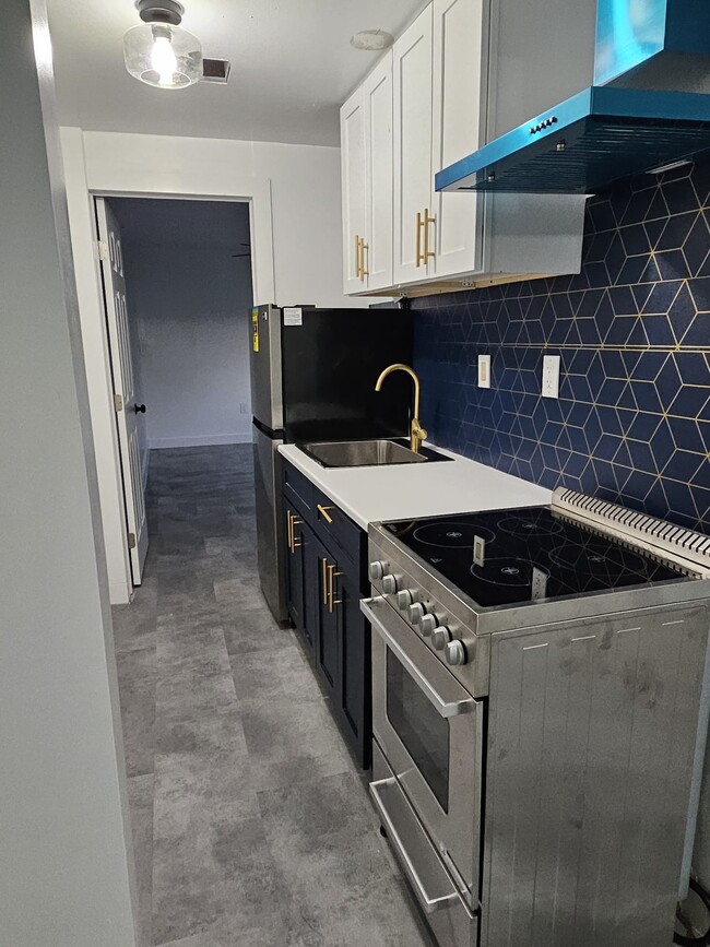 Building Photo - 3709 Efficiency Apartments