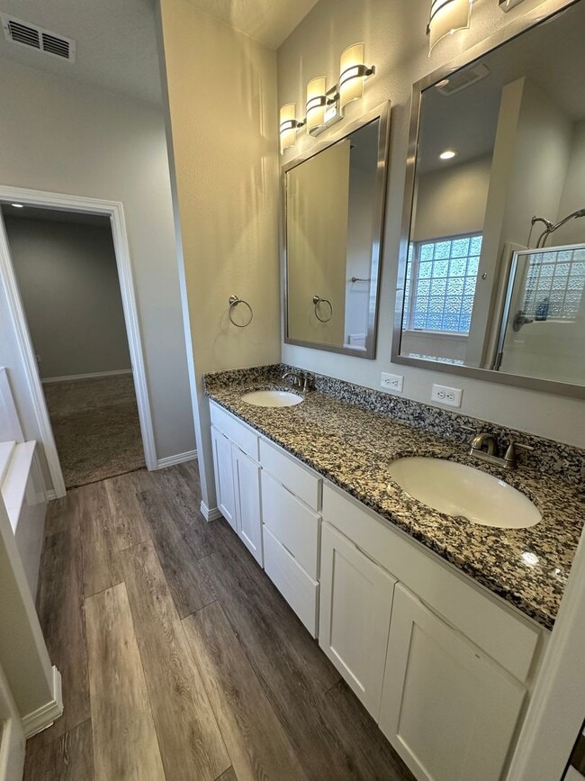 Building Photo - Stunning 3 Bed Home! Managed by Owner!