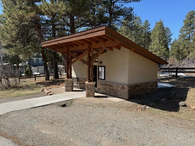 Building Photo - 281 Silver Queen S