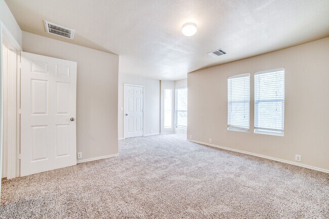 Building Photo - 3 Bedroom/2.5 Bath Heritage Oak Subdivision