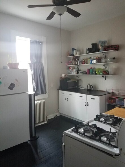 Building Photo - 1918 Mount Royal Ter