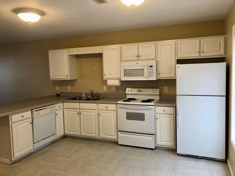 Kitchen - 111 Heatherbrook Ct