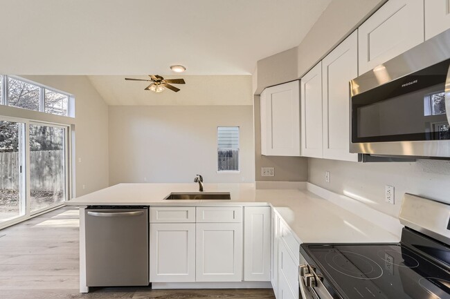 Building Photo - 4 bedroom, 2 1/2 bath home with attached 2...