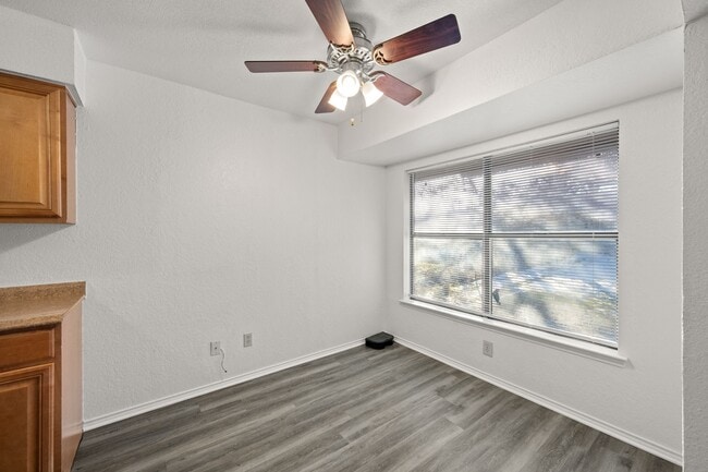 Building Photo - 7509 Echo Hill Dr