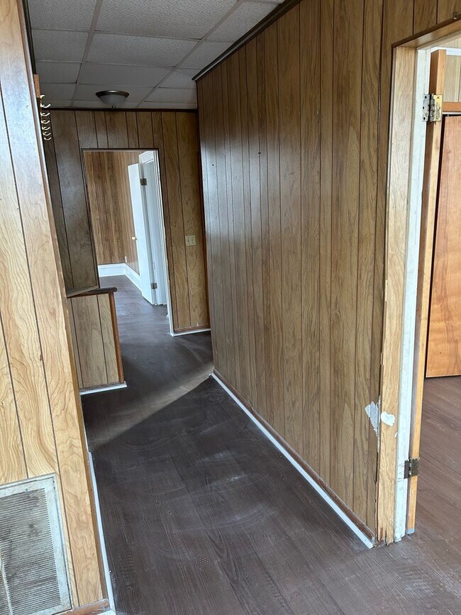 Building Photo - 230 E Chestnut St