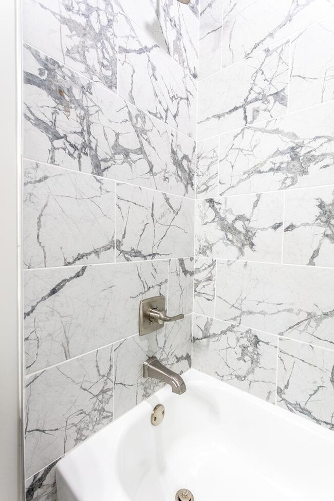 Building Photo - 823 Meridian Rd