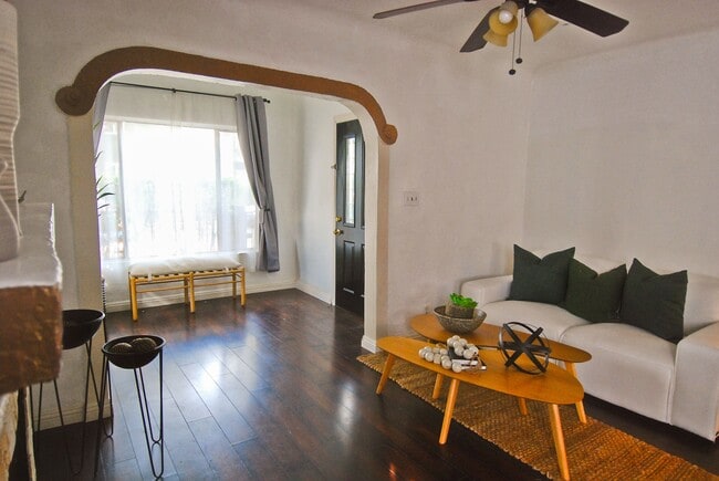 Building Photo - 826 Michigan Ave