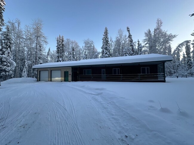 Building Photo - 3BR/2BA Home on 2 Acres – 2 Car Garage & Pet Friendly