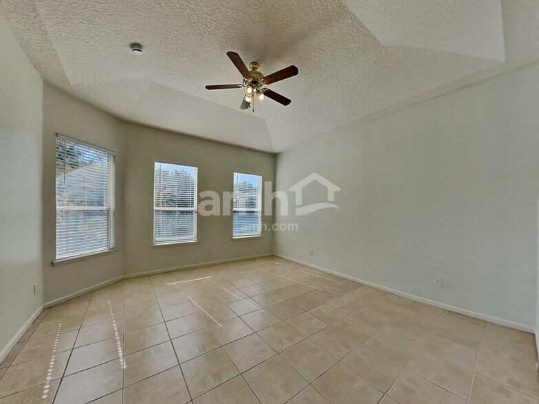 Building Photo - 9140 Prosperity Lake Dr