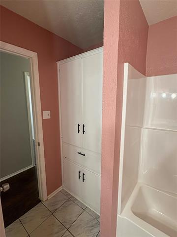 Building Photo - 2402 Leslie St