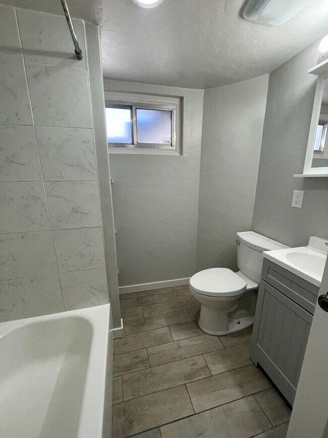 Building Photo - Odell Duplex