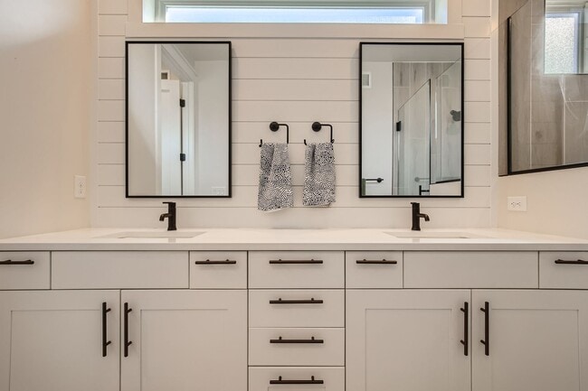 Building Photo - New Build 3 BDR Townhome in Highlands