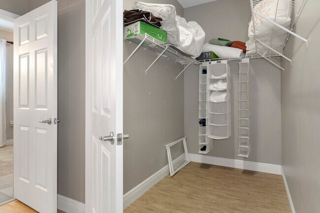 Building Photo - 4 Waterside St