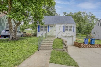 Building Photo - MODERN UPDATES!!!