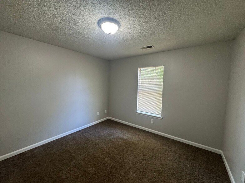 Building Photo - 10101 Stephenson Ln