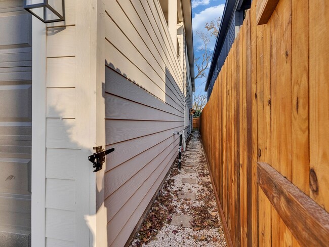 Building Photo - ? 3 Bed / 2.5 Bath Duplex – Spacious & Move-In Ready! ?